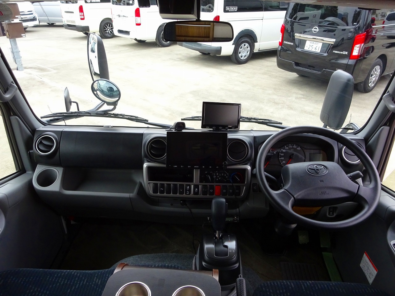 キャンピングカーキャブコン 