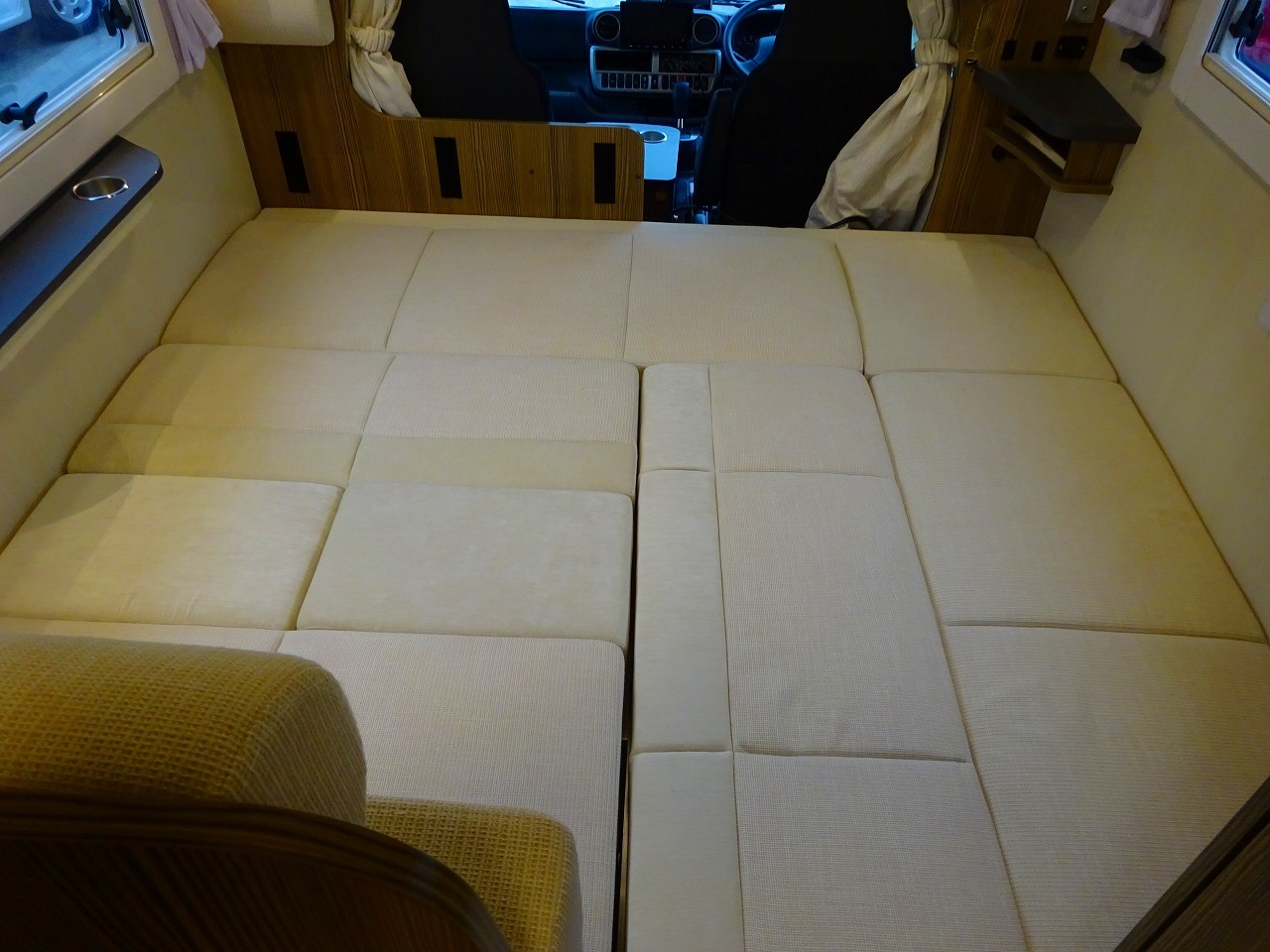 キャンピングカーキャブコン 