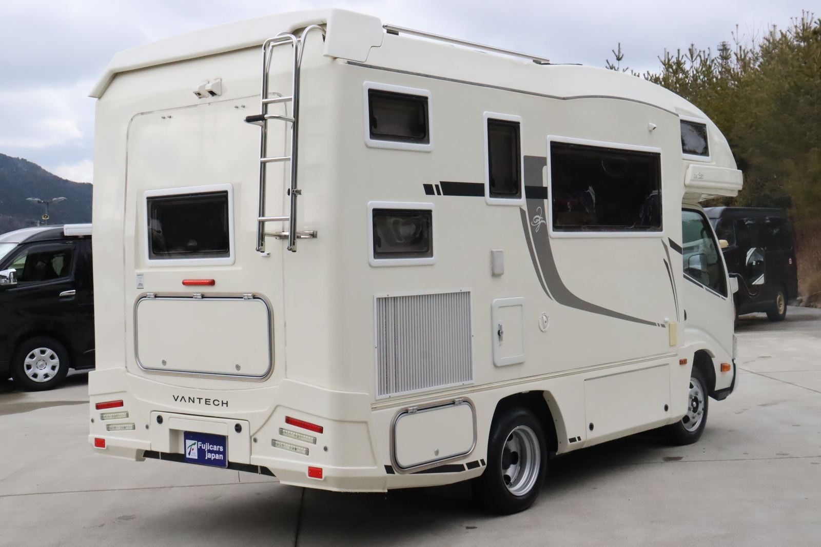 キャンピングカーキャブコン