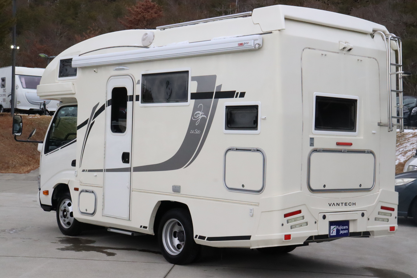 キャンピングカーキャブコン