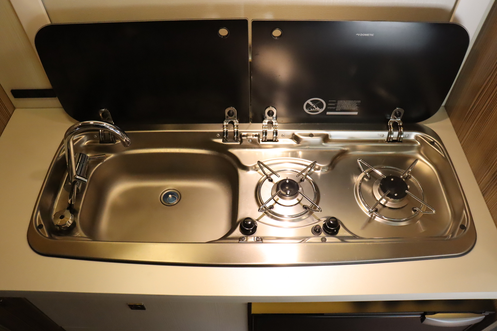 キャンピングカーキャブコン