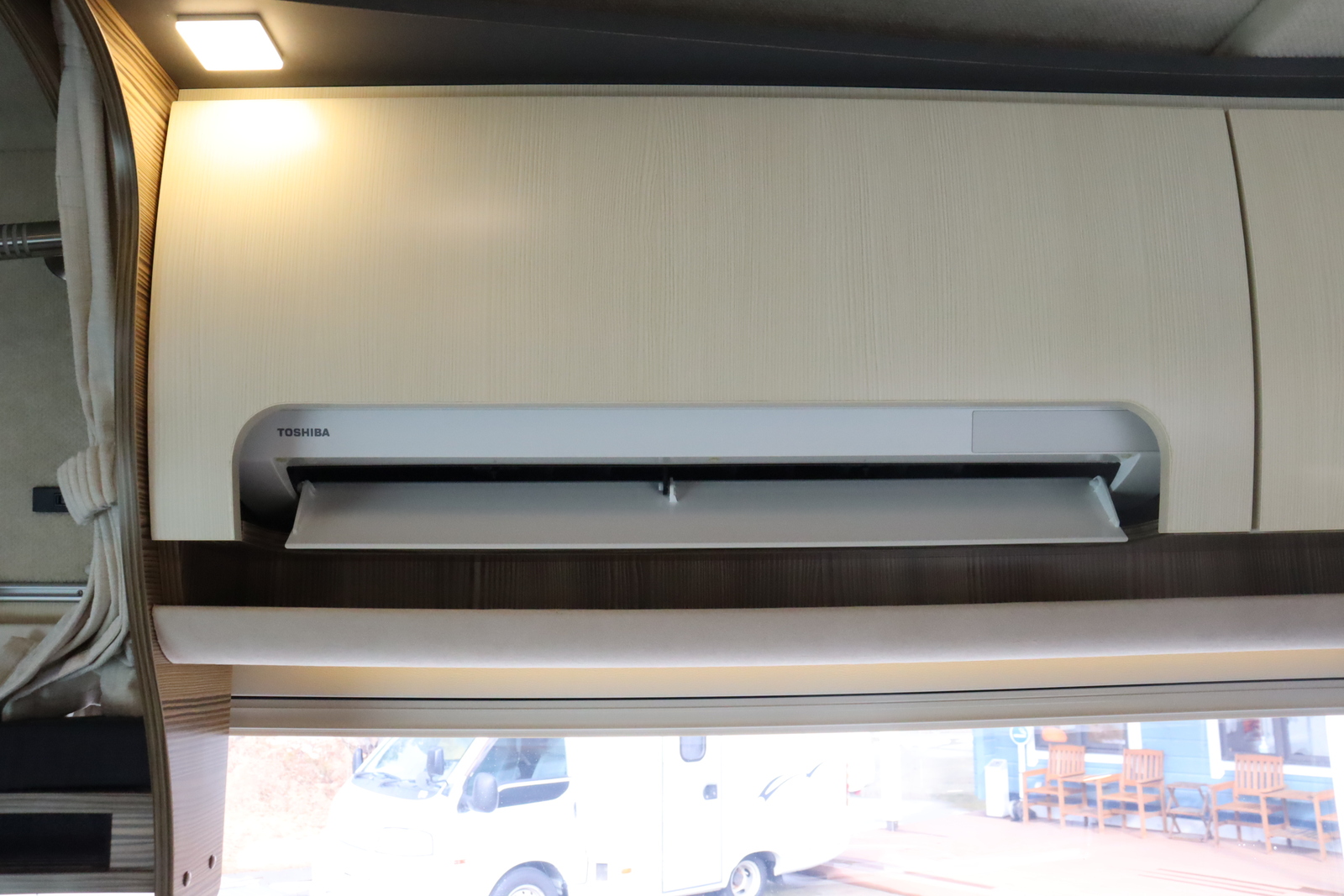 キャンピングカーキャブコン