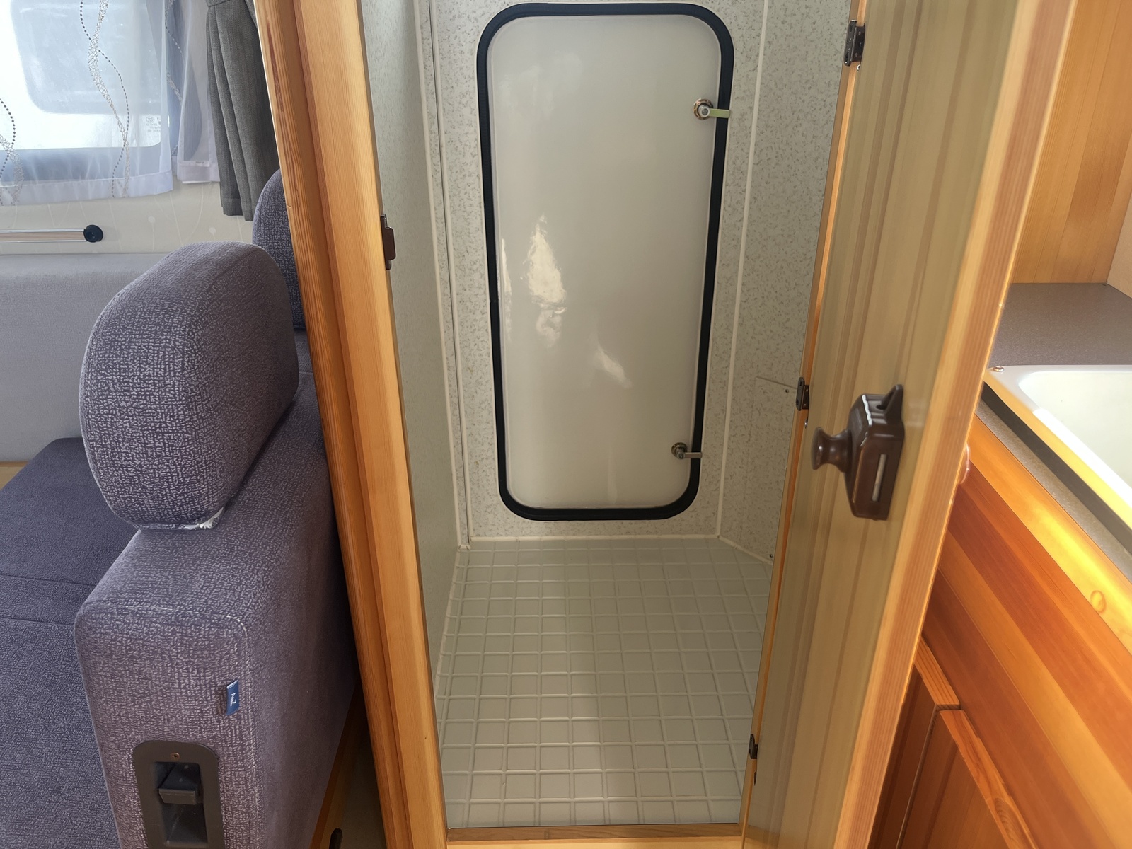 キャンピングカーキャブコン