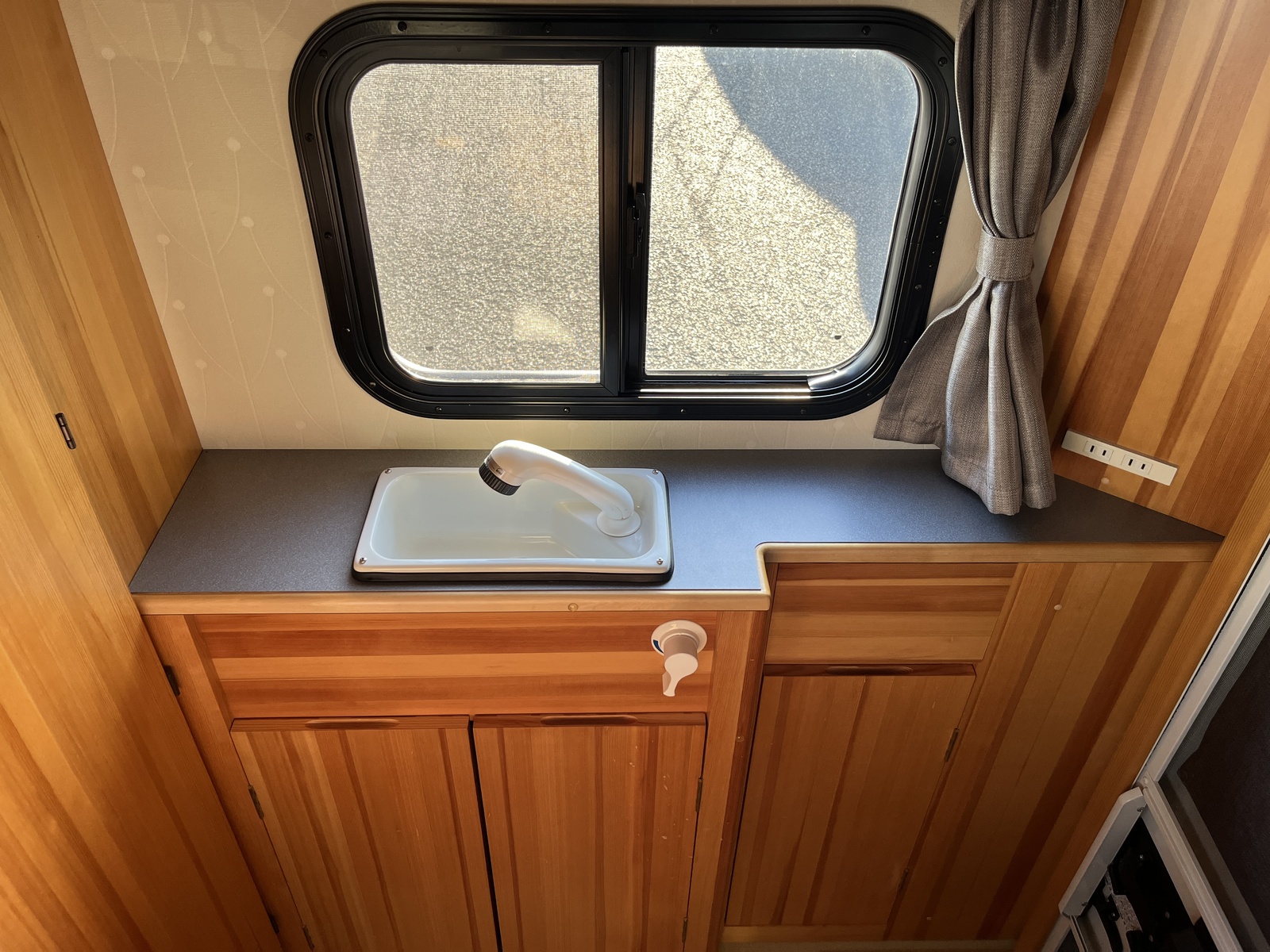 キャンピングカーキャブコン