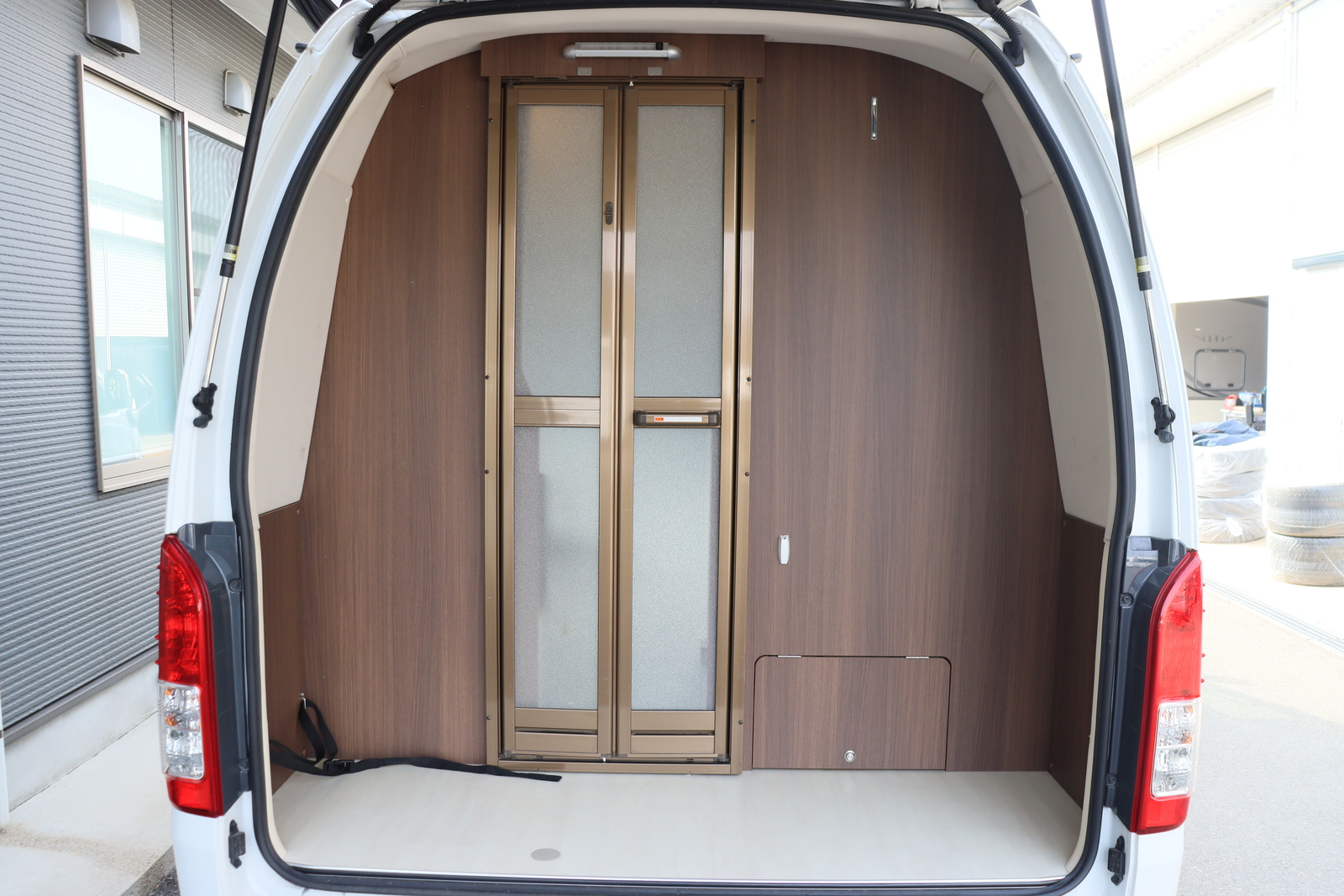 キャンピングカーバンコン