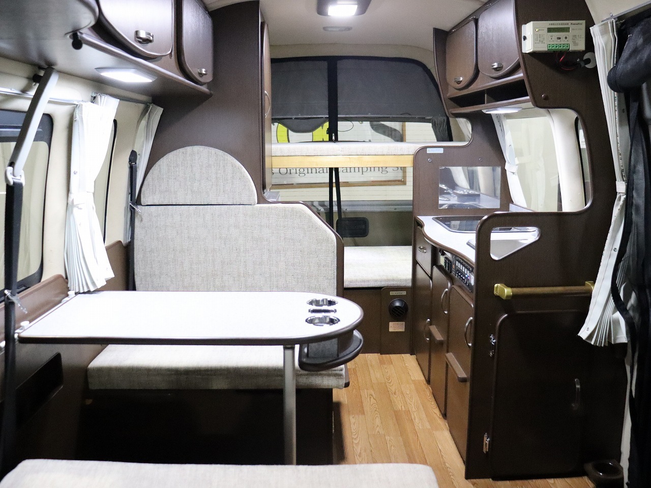 キャンピングカーバンコン