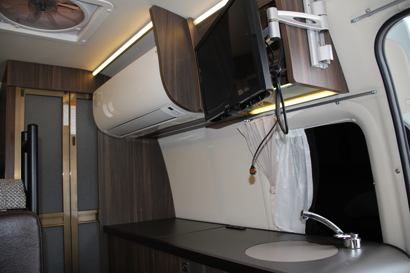 キャンピングカーバンコン