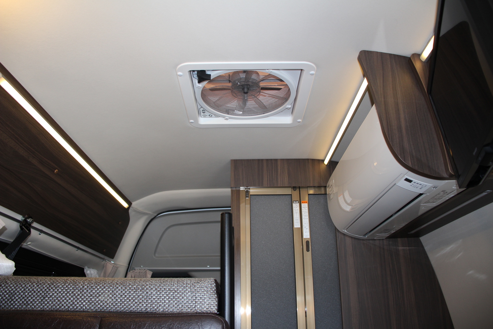 キャンピングカーバンコン