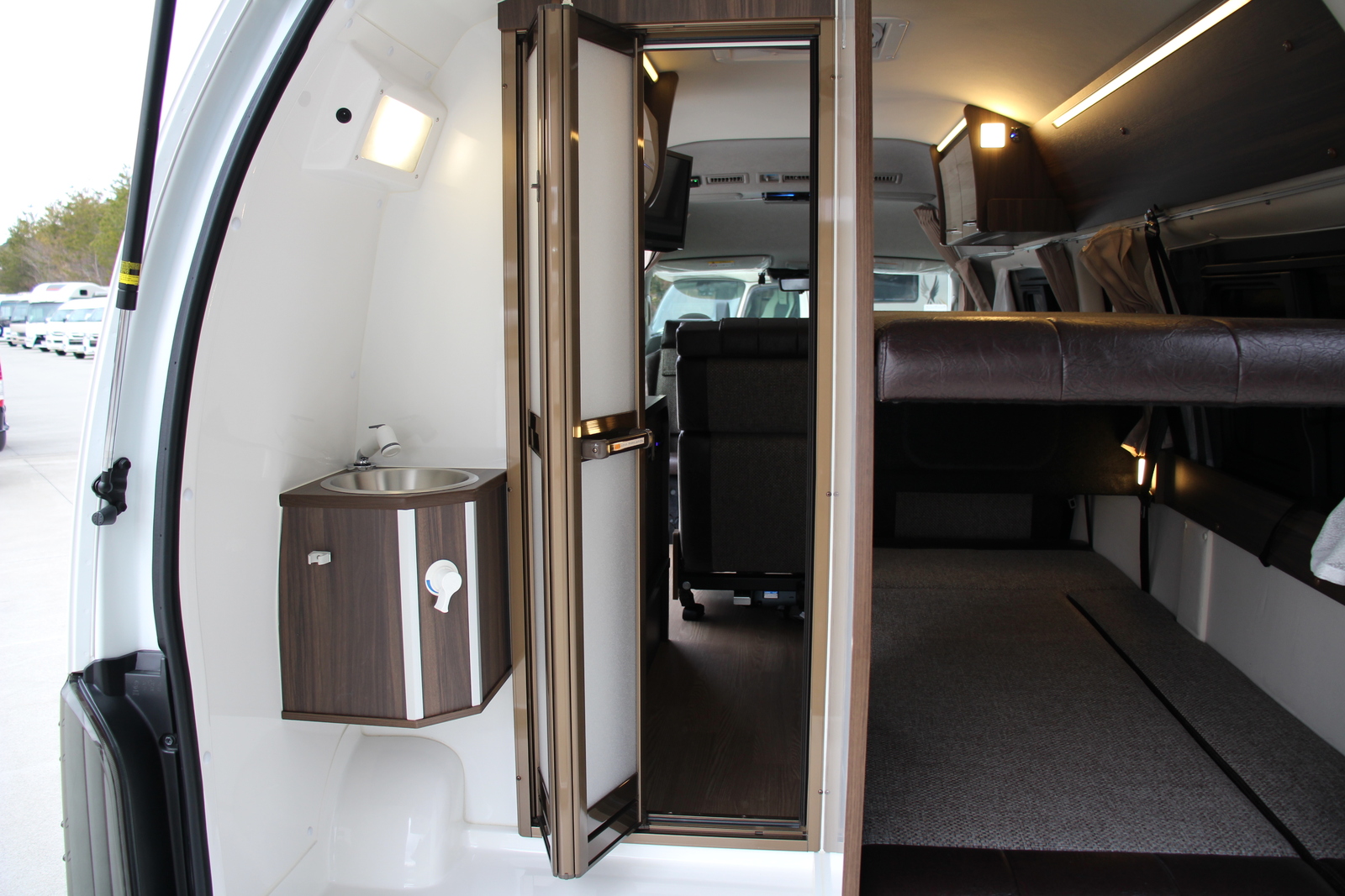 キャンピングカーバンコン