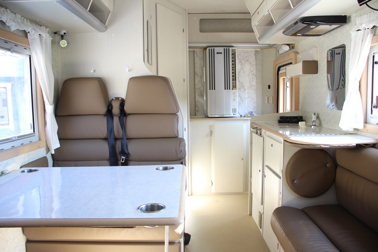 キャンピングカーキャブコン