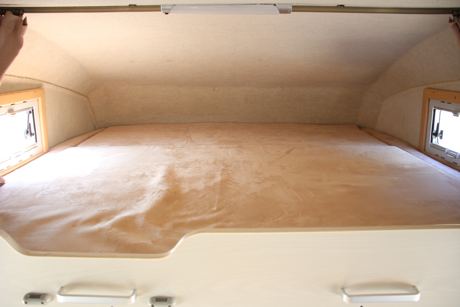 キャンピングカーキャブコン