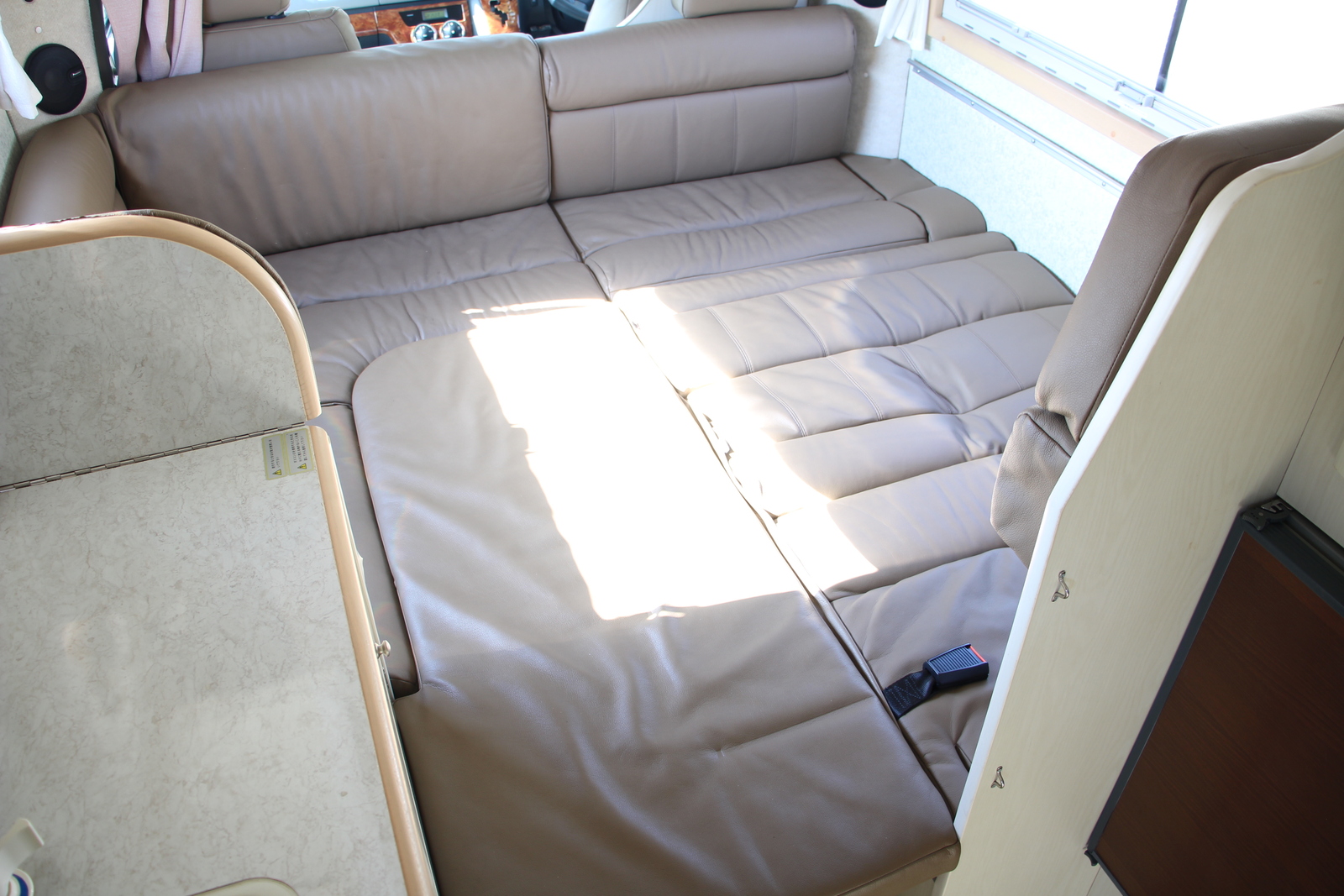 キャンピングカーキャブコン