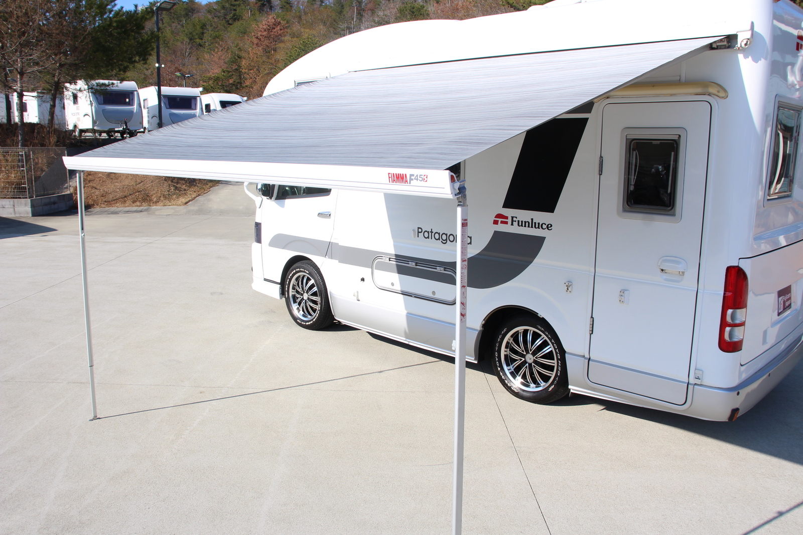 キャンピングカーキャブコン