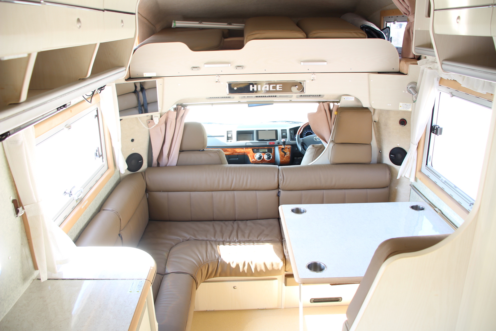 キャンピングカーキャブコン