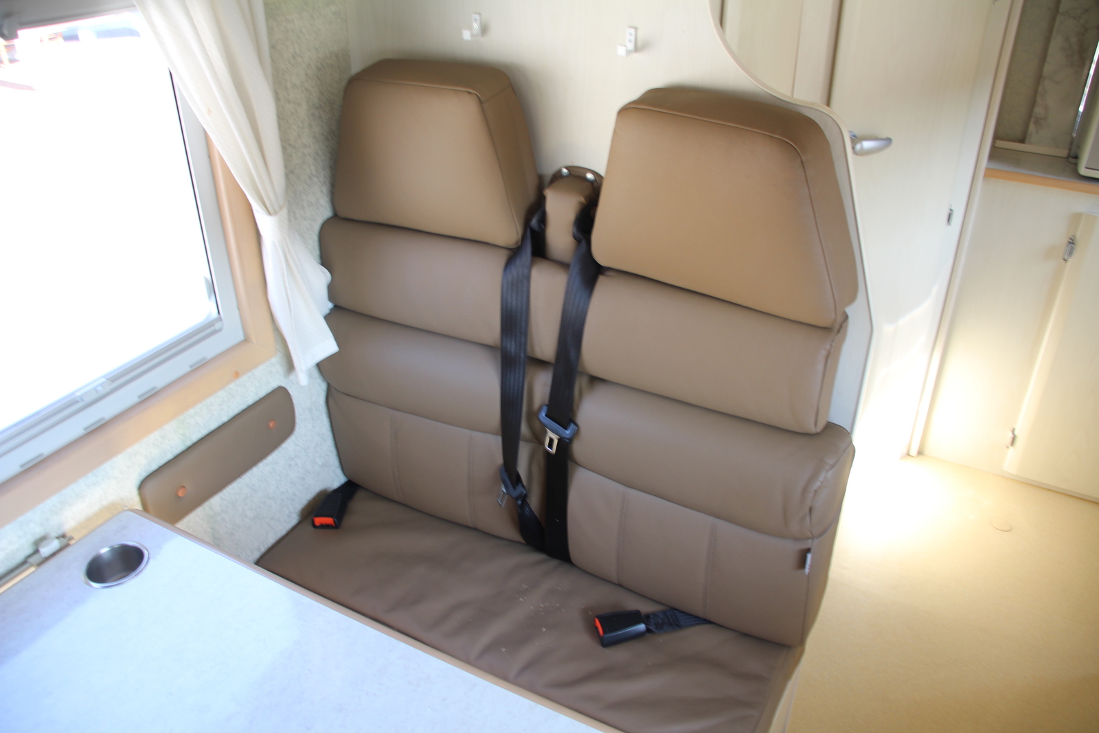 キャンピングカーキャブコン