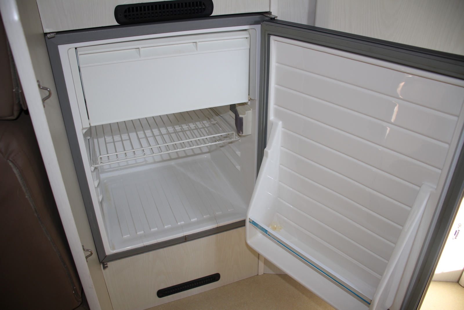 キャンピングカーキャブコン