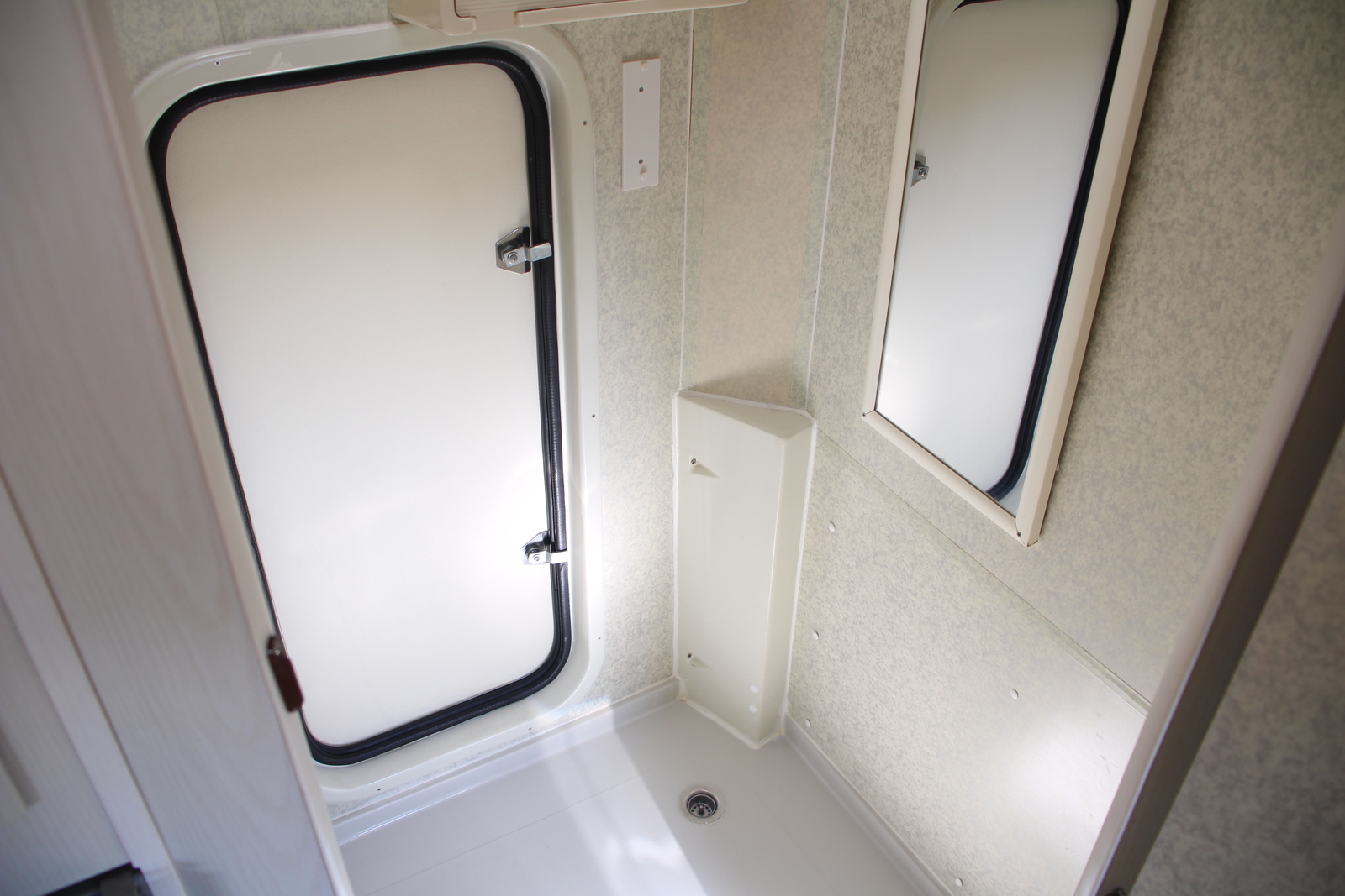 キャンピングカーキャブコン