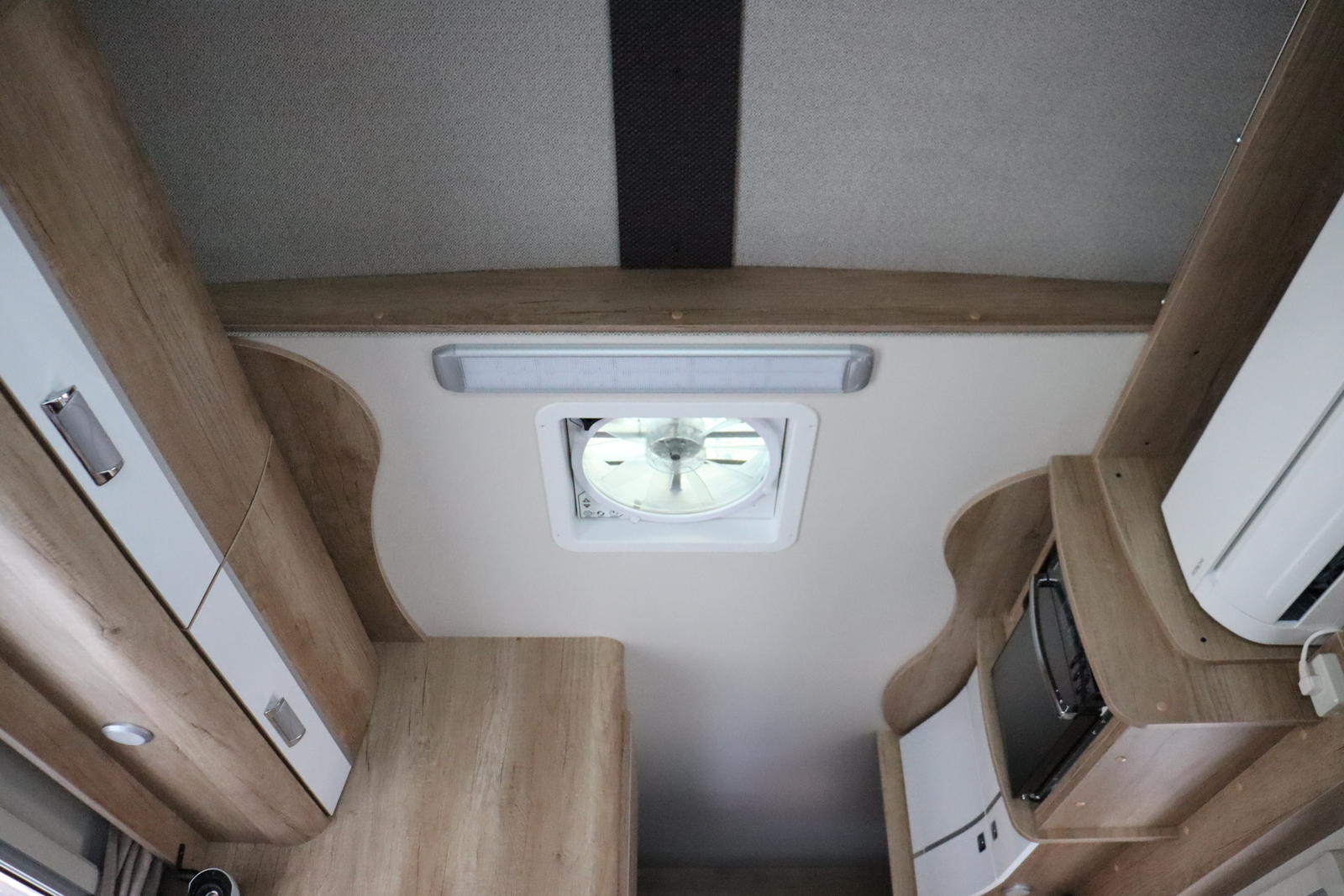 キャンピングカーキャブコン