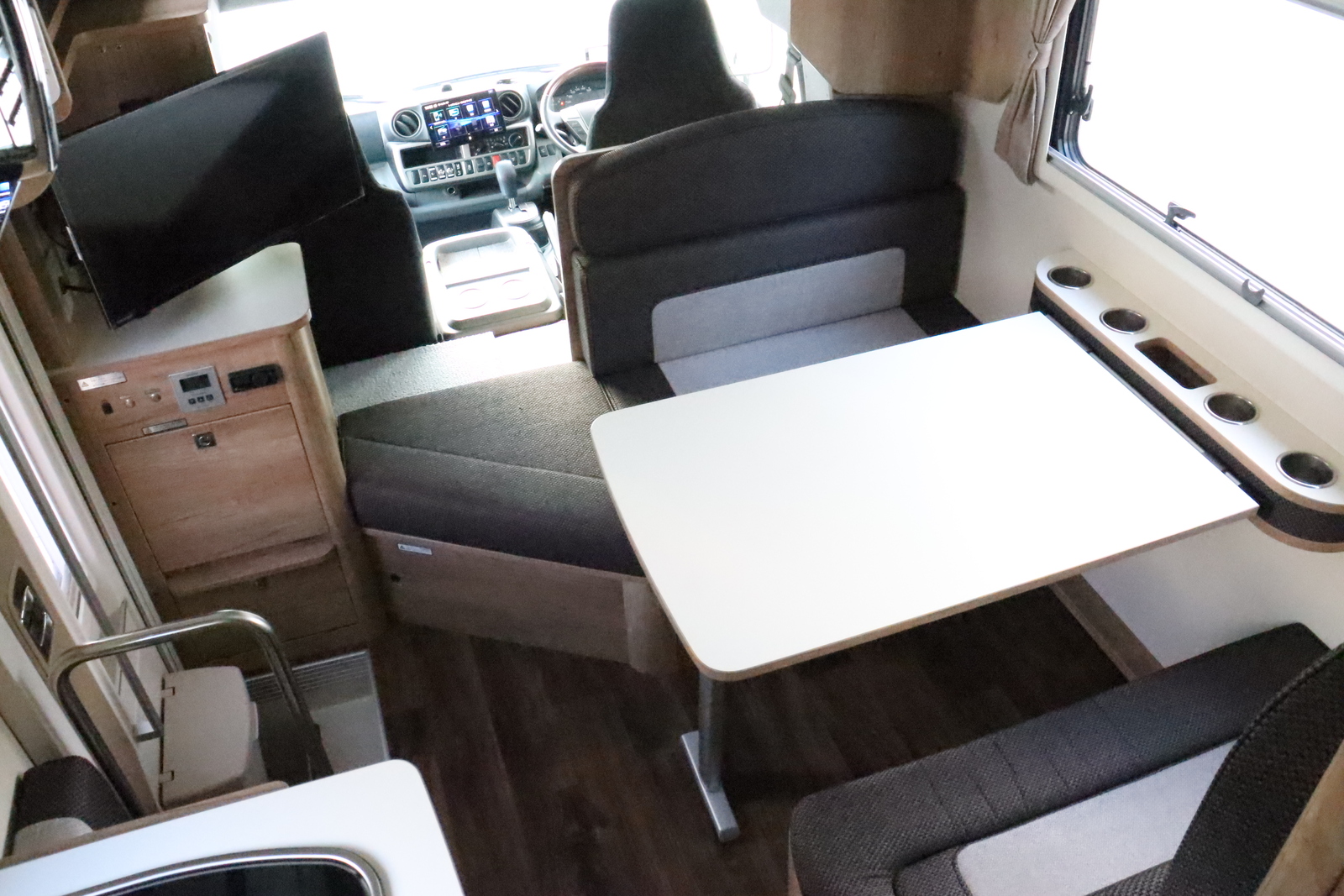 キャンピングカーキャブコン