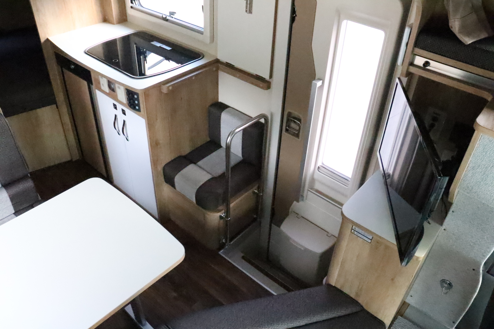 キャンピングカーキャブコン