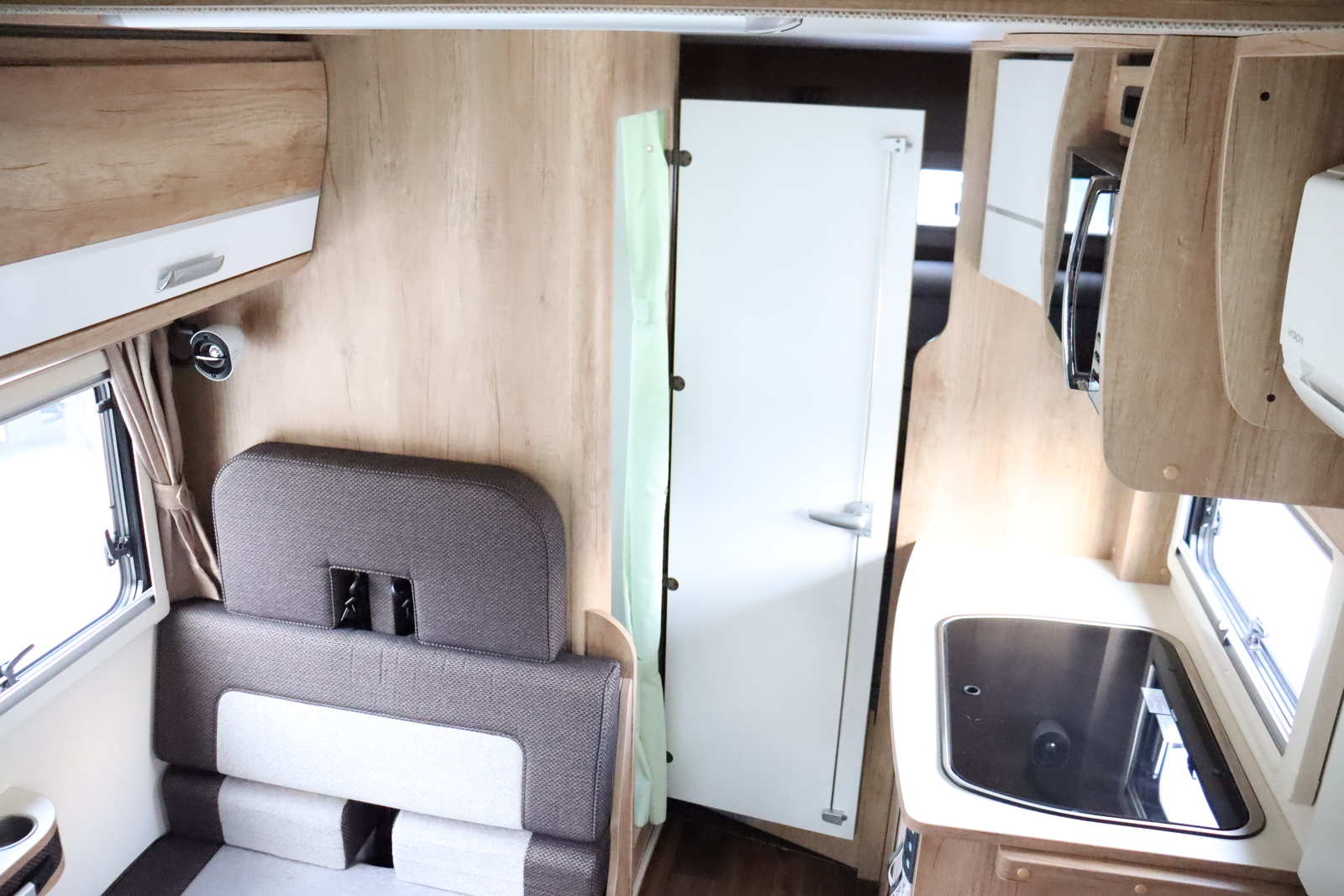 キャンピングカーキャブコン