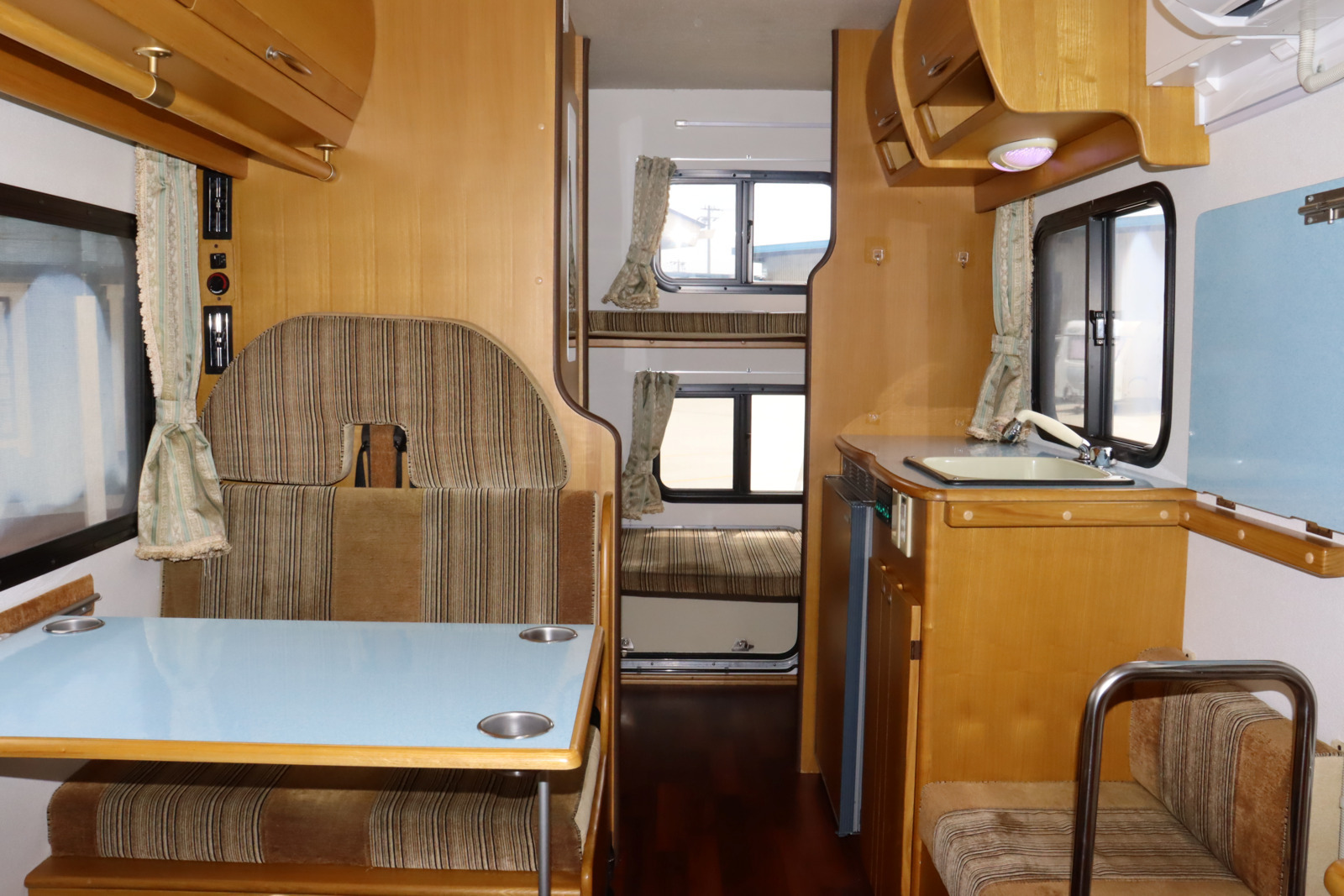 キャンピングカーキャブコン