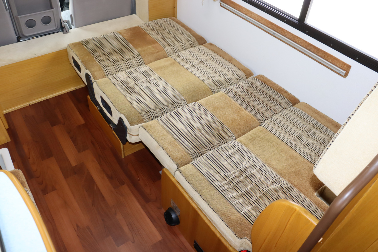 キャンピングカーキャブコン