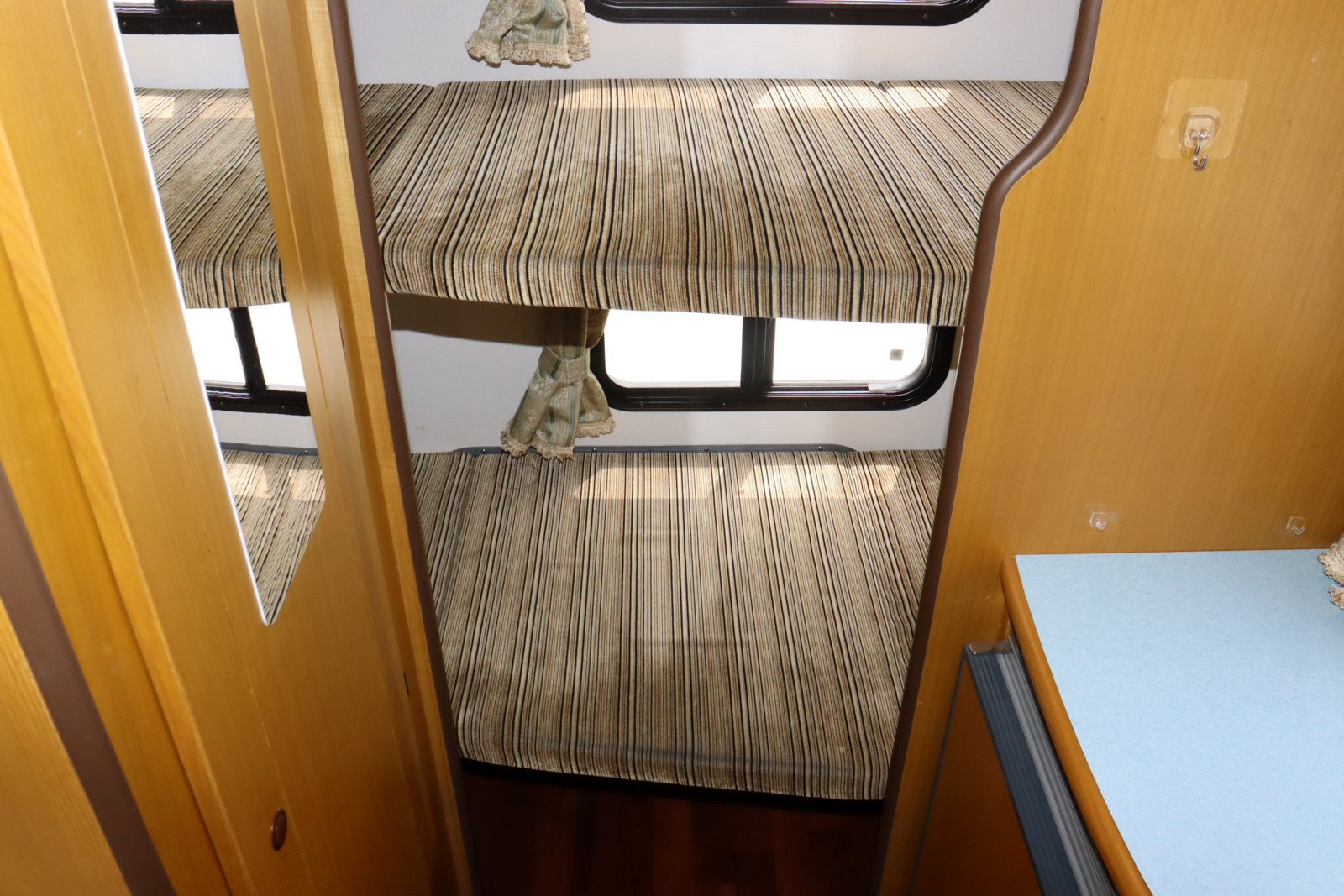 キャンピングカーキャブコン