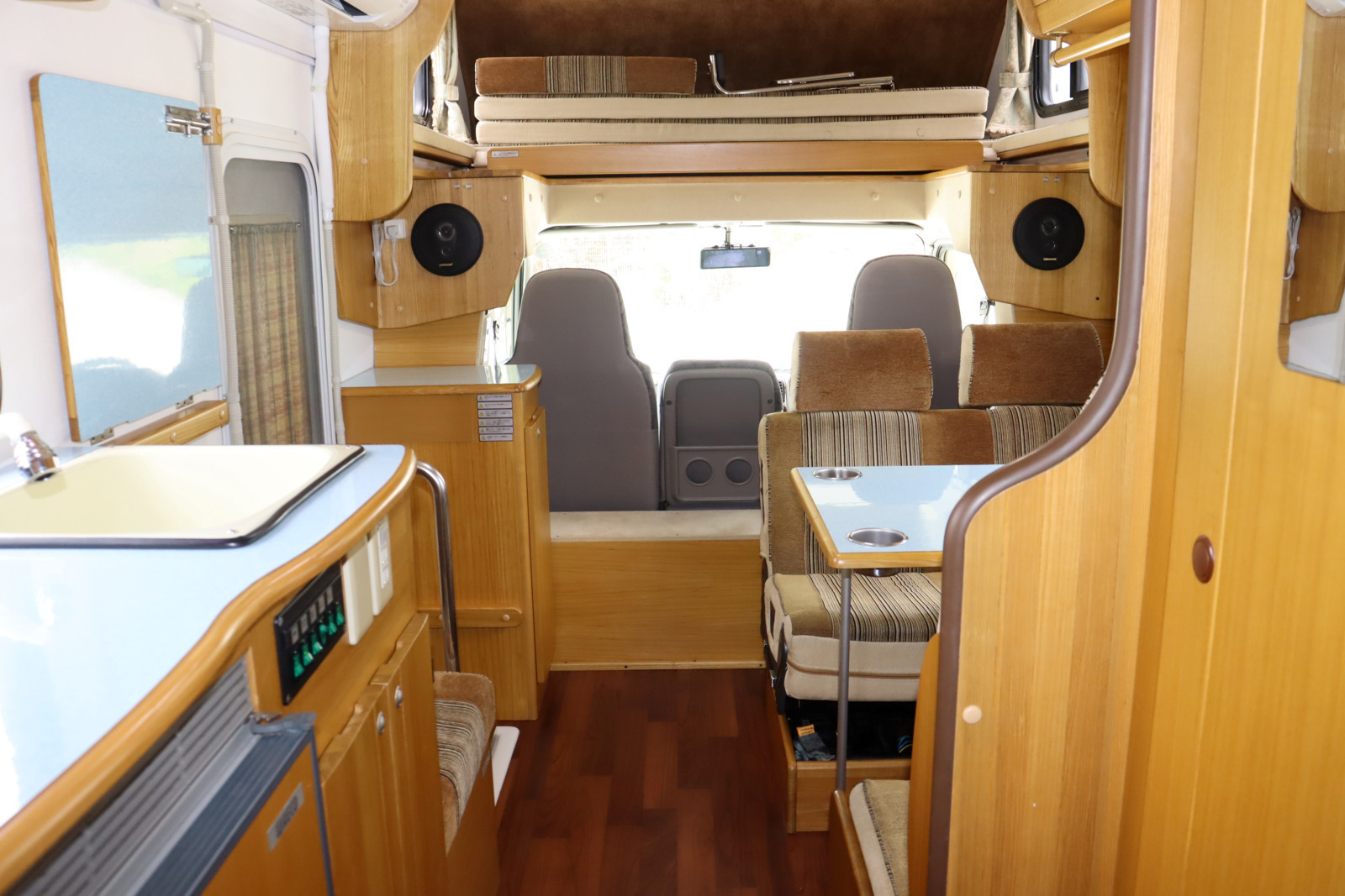 キャンピングカーキャブコン