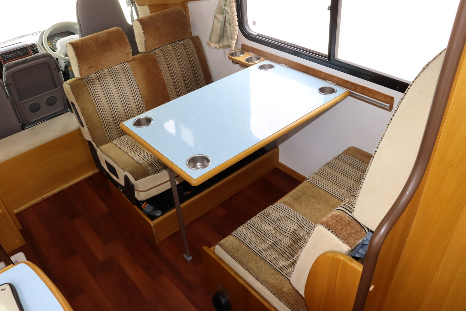 キャンピングカーキャブコン