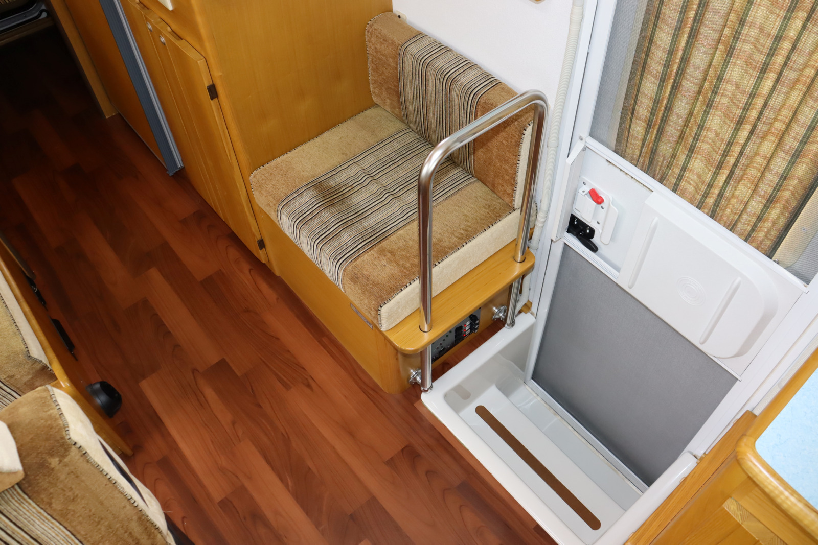 キャンピングカーキャブコン