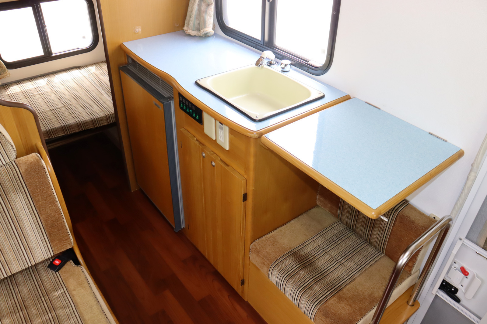 キャンピングカーキャブコン