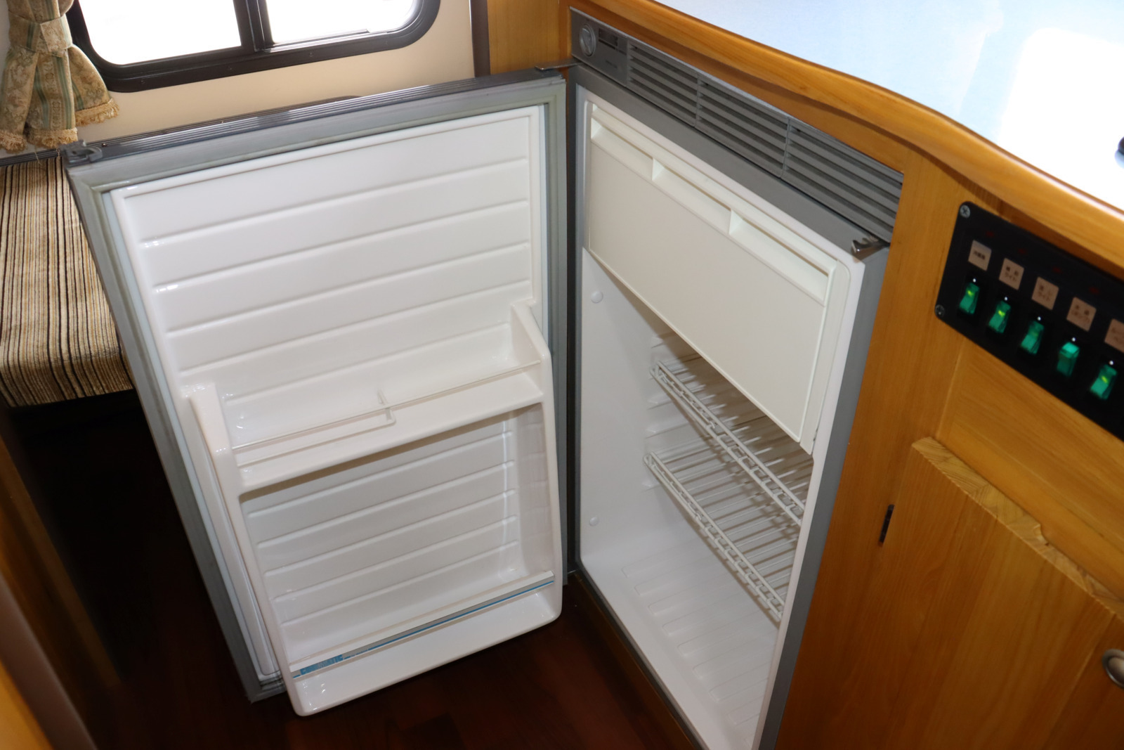 キャンピングカーキャブコン