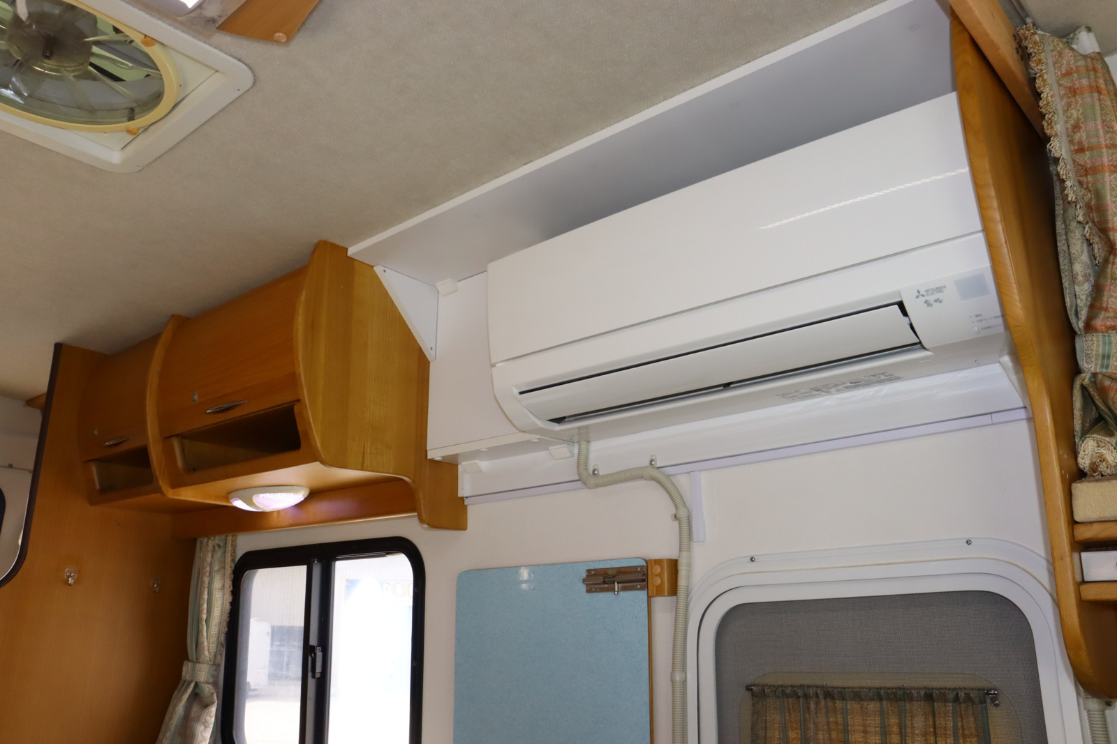 キャンピングカーキャブコン