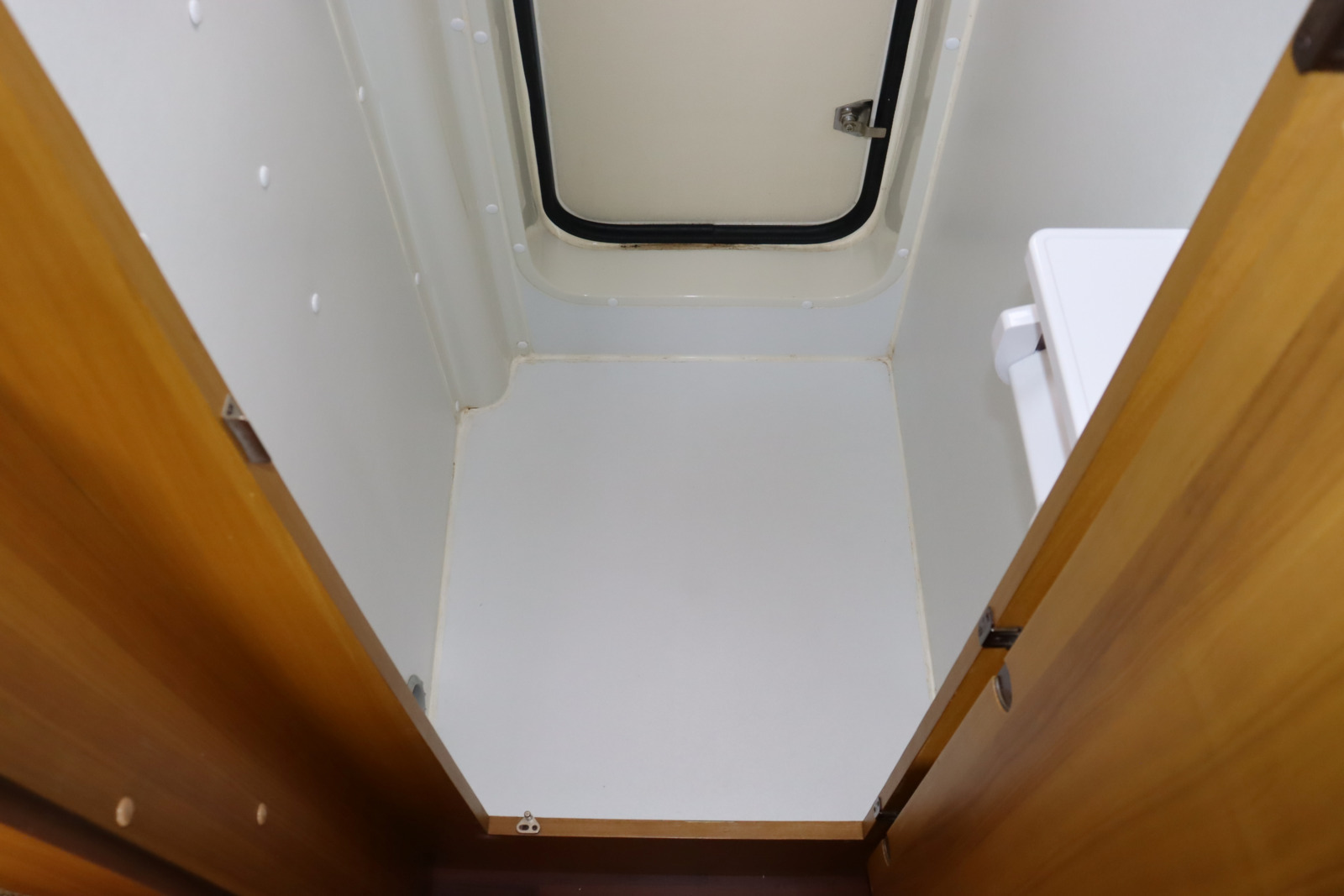 キャンピングカーキャブコン