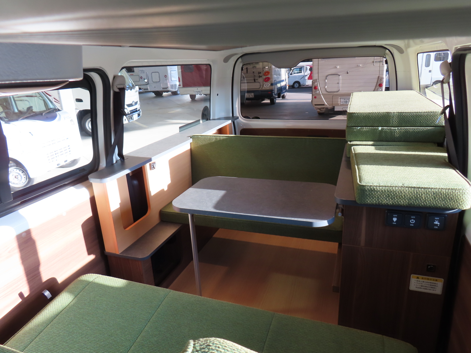 キャンピングカーバンコン