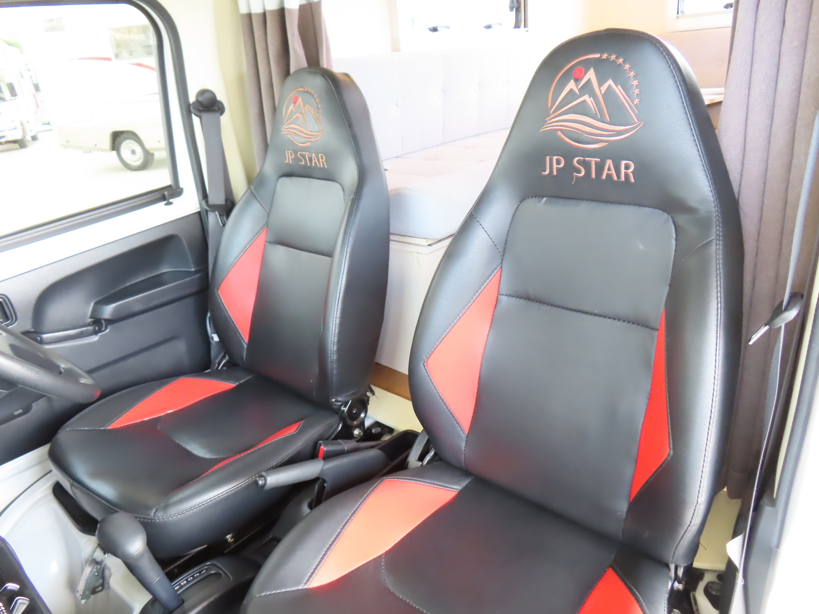 キャンピングカー軽キャンパー