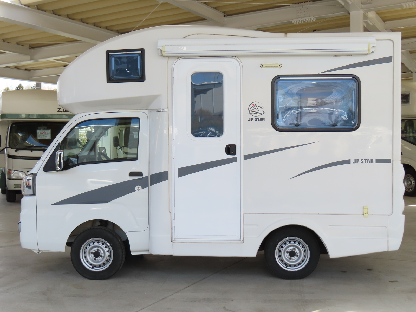 キャンピングカー軽キャンパー