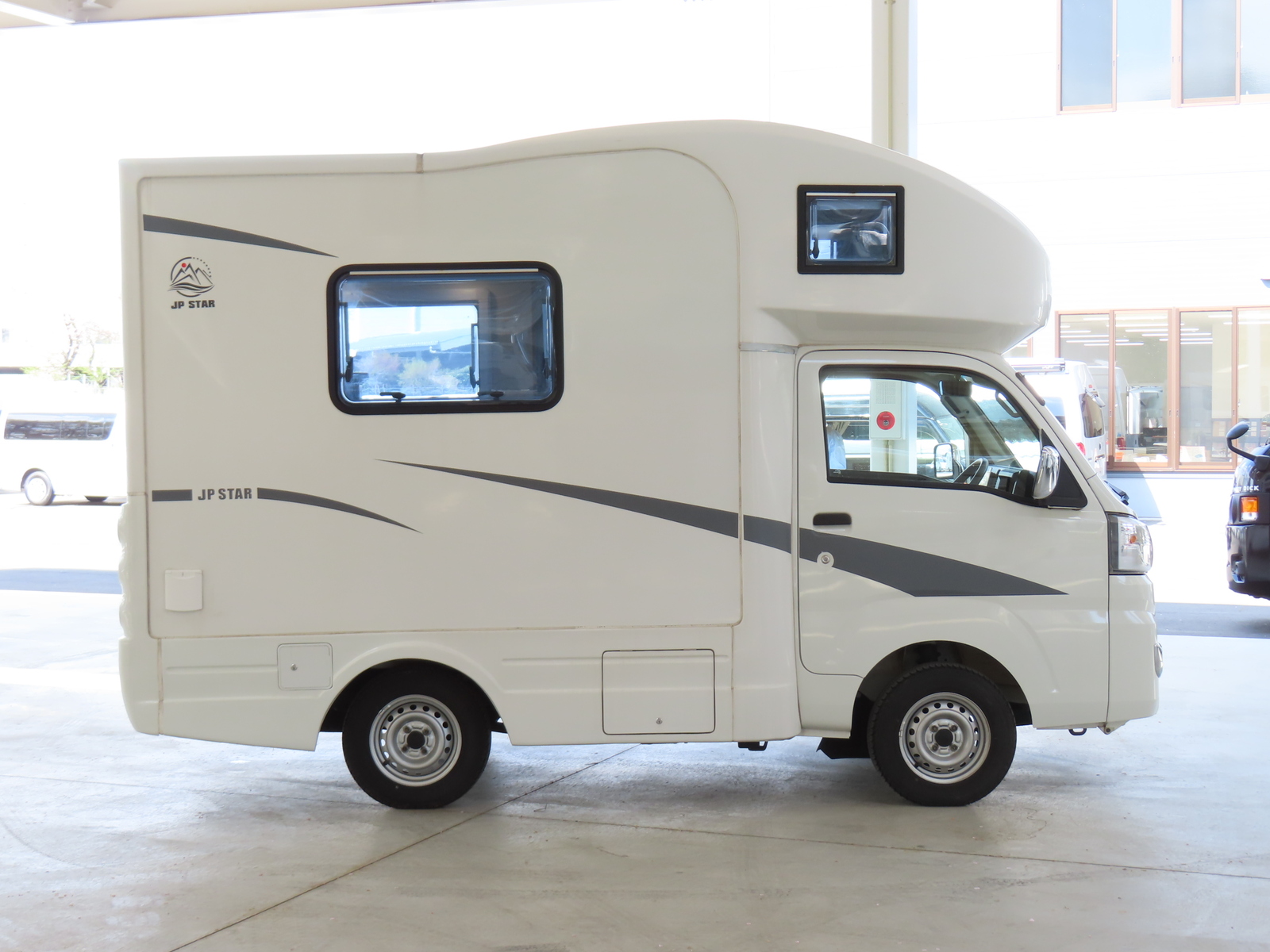 キャンピングカー軽キャンパー