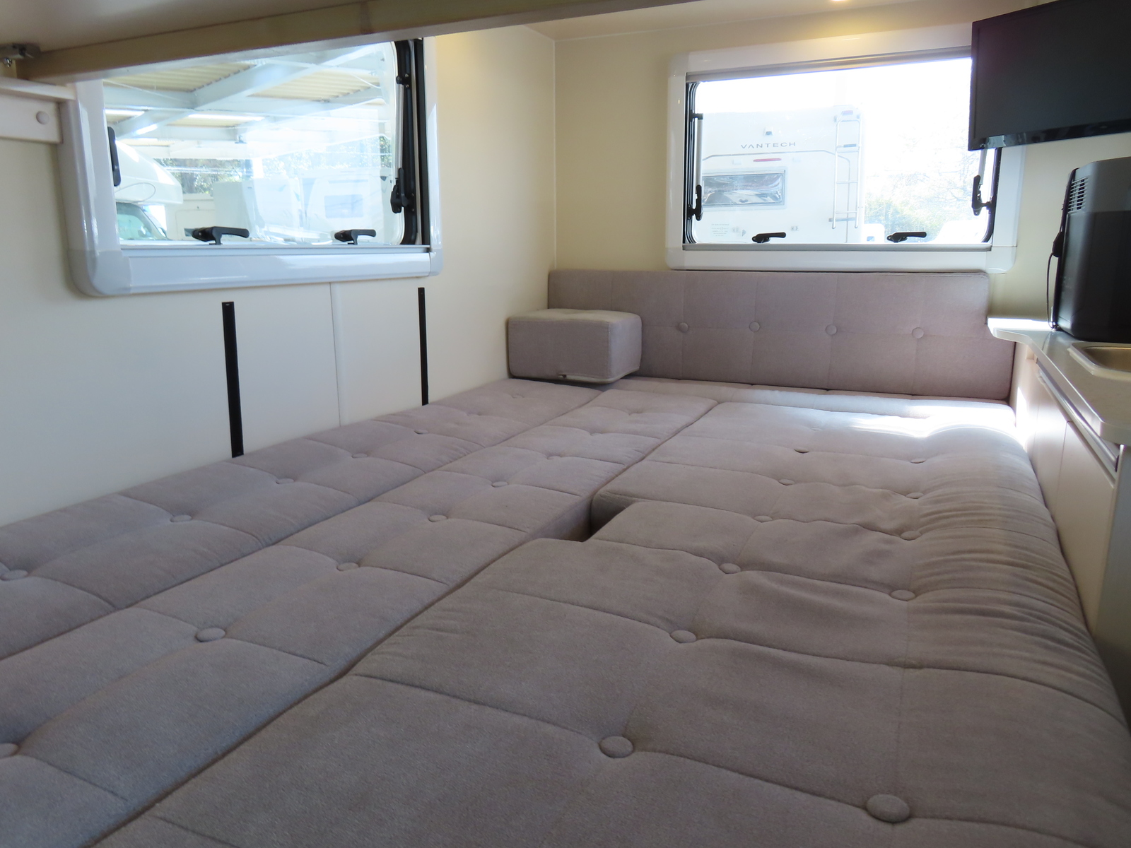 キャンピングカー軽キャンパー