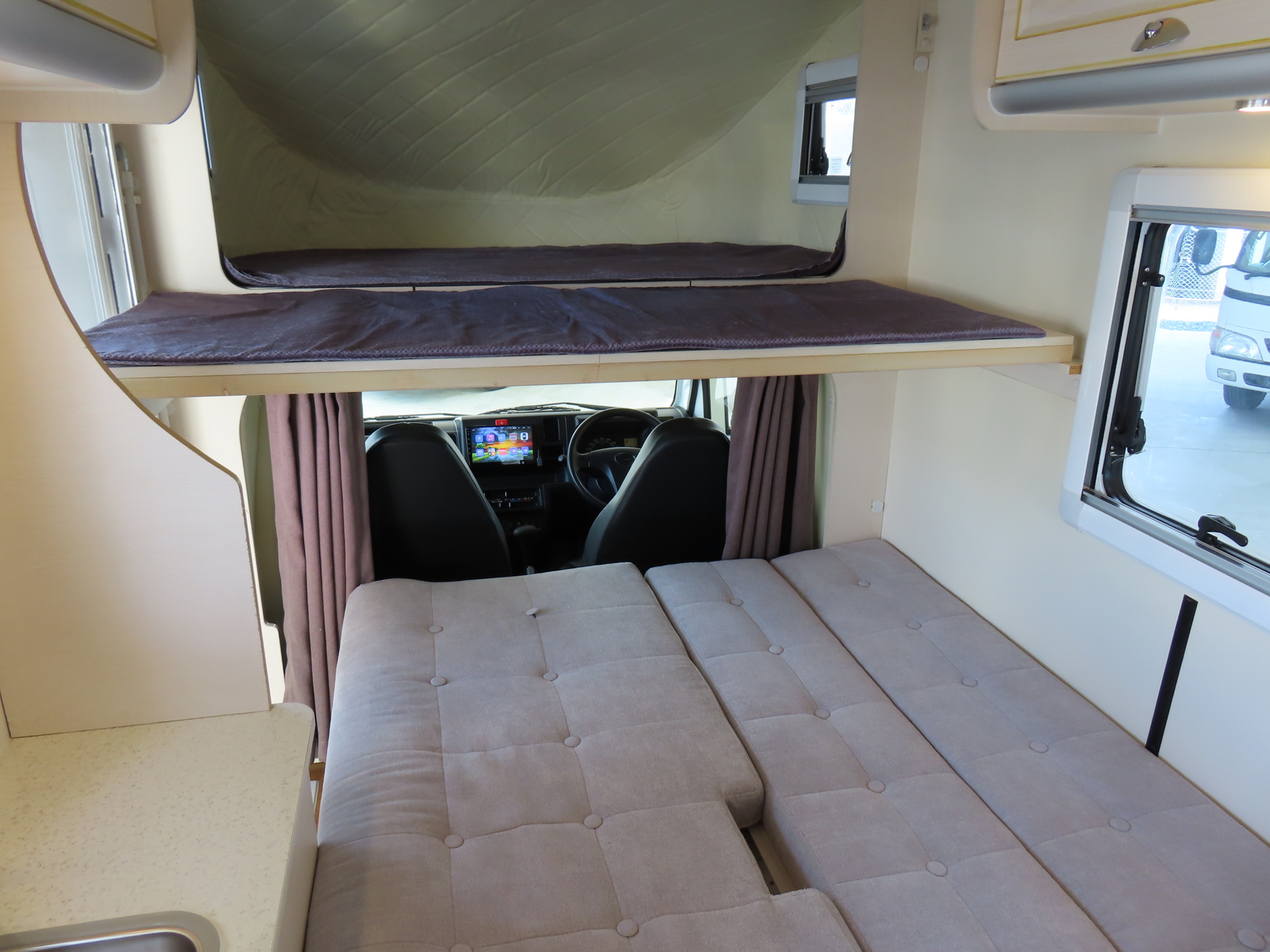 キャンピングカー軽キャンパー