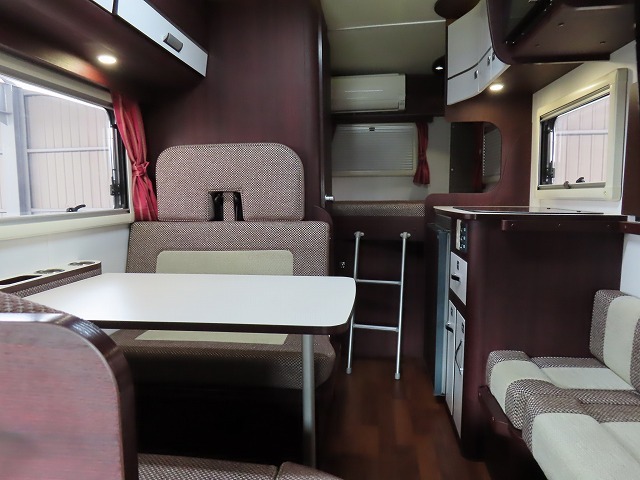 キャンピングカーキャブコン