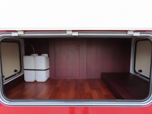 キャンピングカーキャブコン