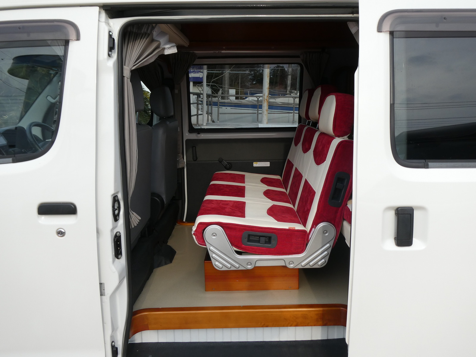 キャンピングカーバンコン