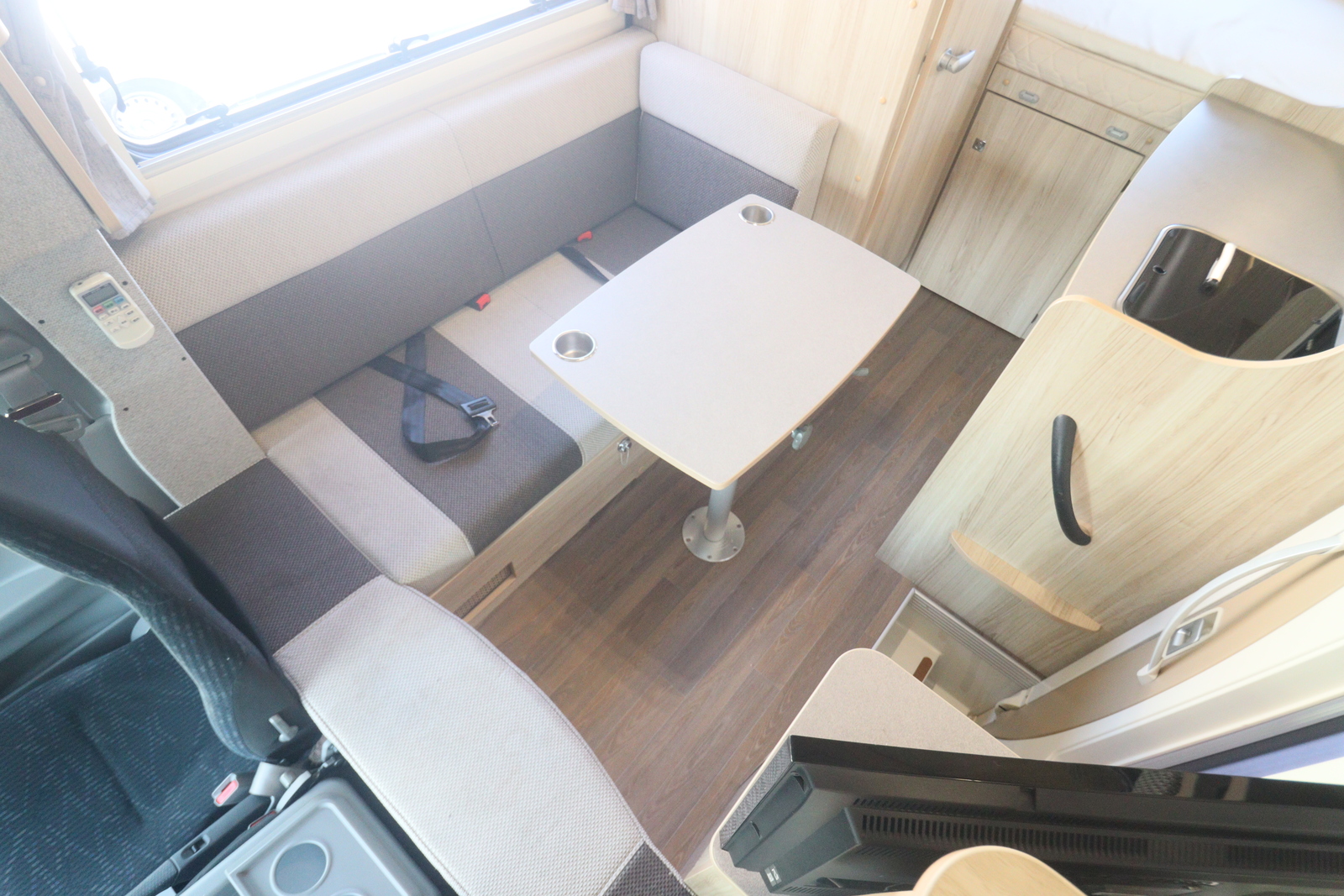 キャンピングカーキャブコン