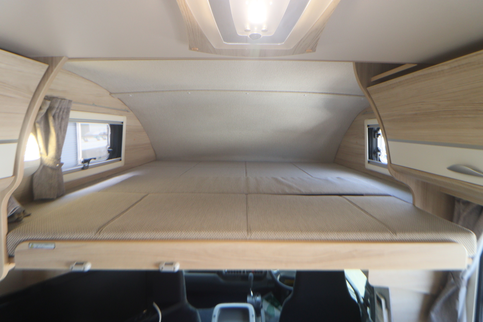 キャンピングカーキャブコン