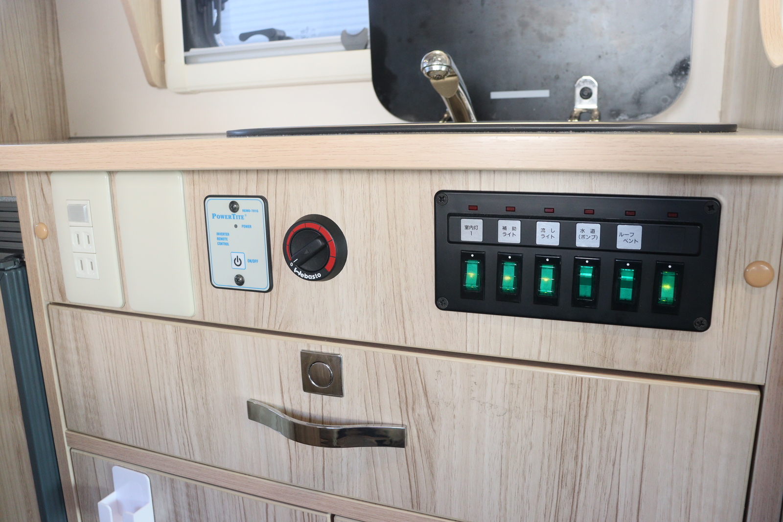 キャンピングカーキャブコン