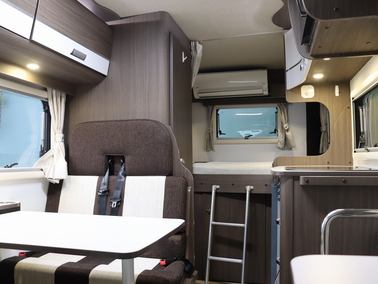 キャンピングカーキャブコン