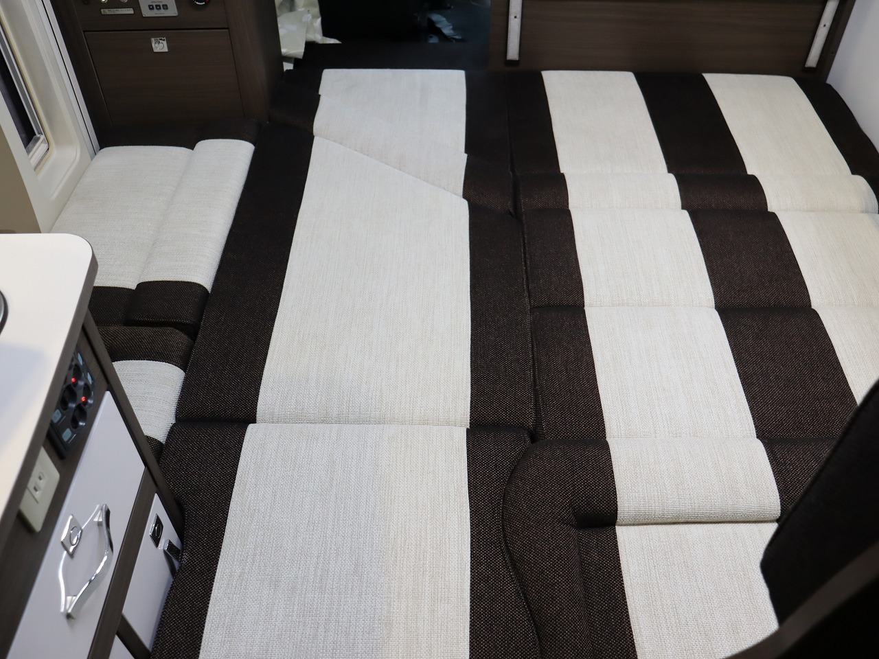 キャンピングカーキャブコン