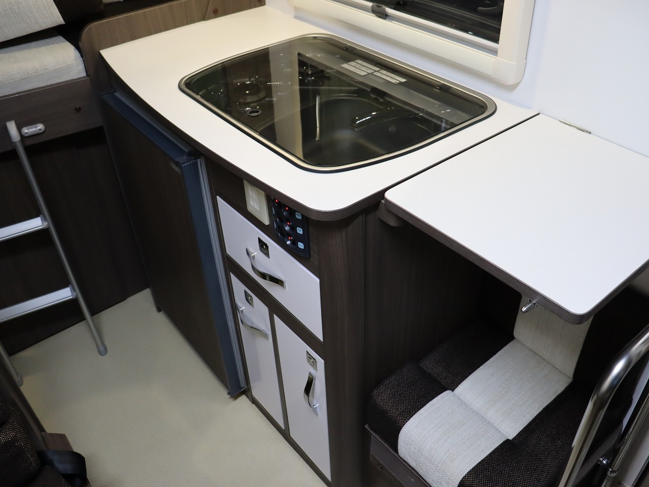 キャンピングカーキャブコン